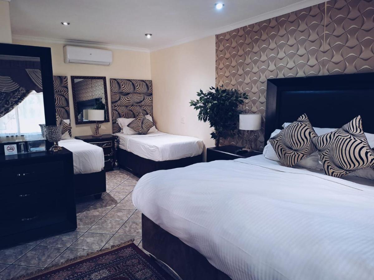 Ecotel Premier Lodge & Conference Centre เบโนนิ ภายนอก รูปภาพ
