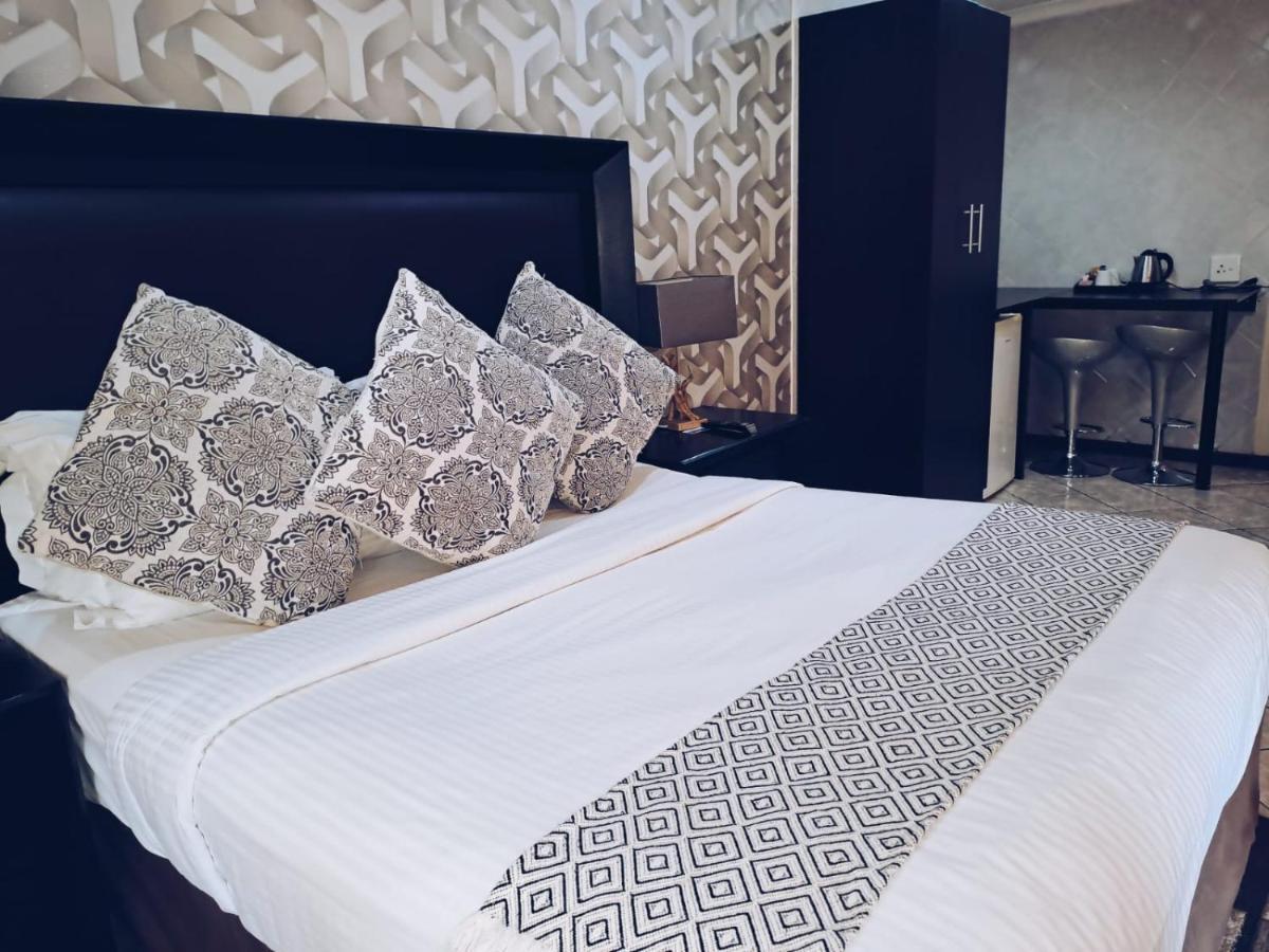 Ecotel Premier Lodge & Conference Centre เบโนนิ ภายนอก รูปภาพ