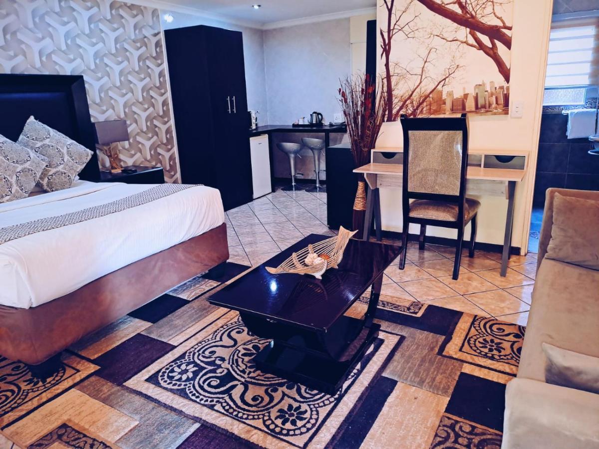 Ecotel Premier Lodge & Conference Centre เบโนนิ ภายนอก รูปภาพ
