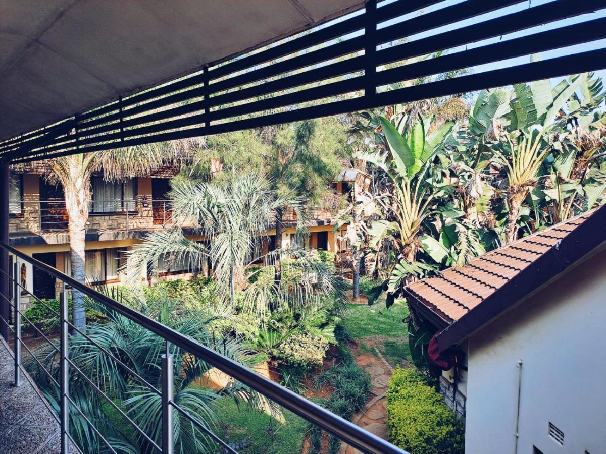 Ecotel Premier Lodge & Conference Centre เบโนนิ ภายนอก รูปภาพ