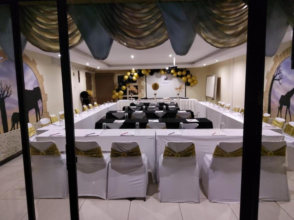 Ecotel Premier Lodge & Conference Centre เบโนนิ ภายนอก รูปภาพ