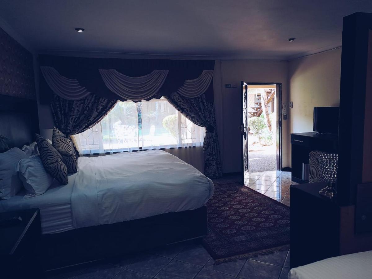 Ecotel Premier Lodge & Conference Centre เบโนนิ ภายนอก รูปภาพ