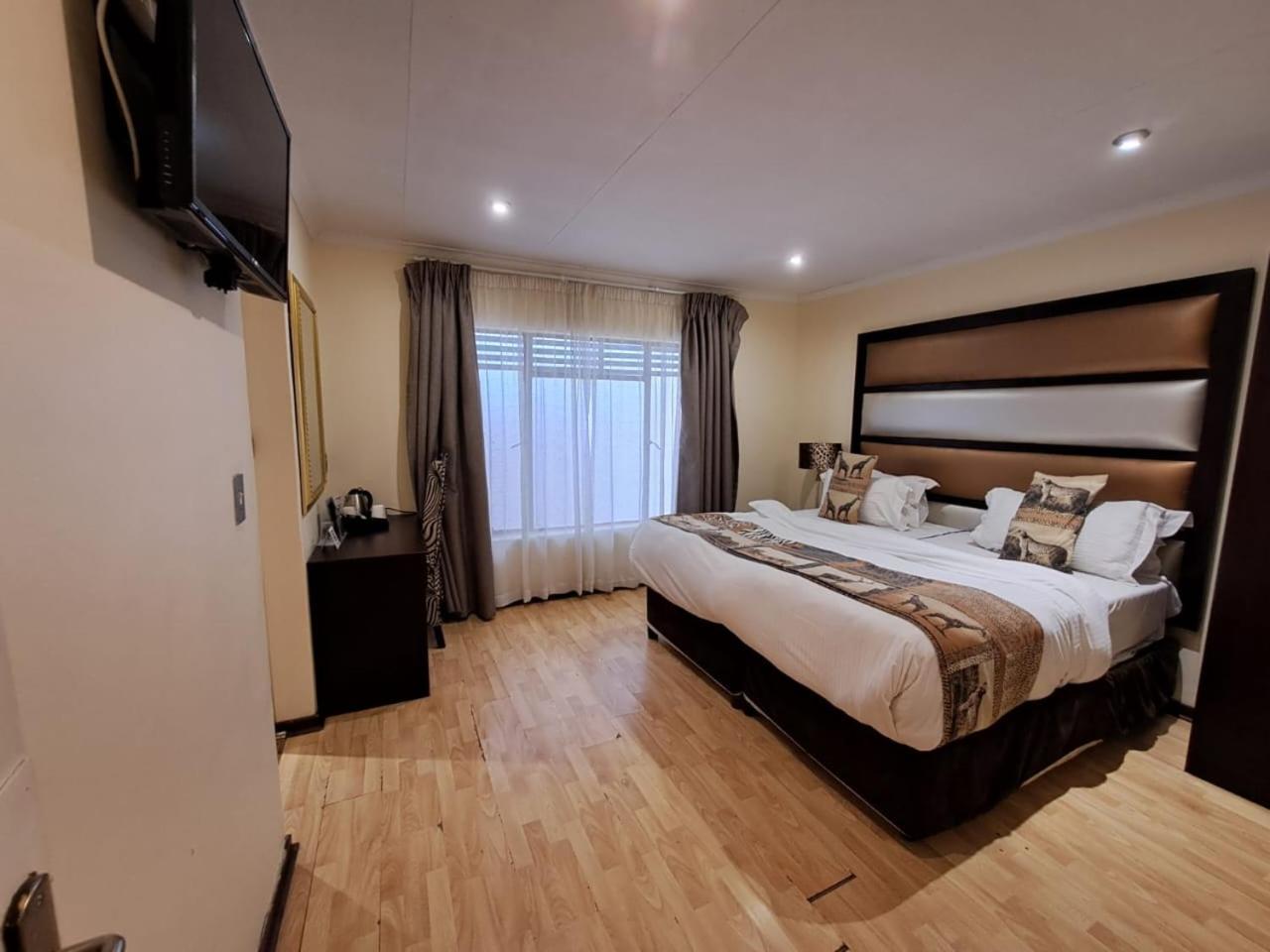 Ecotel Premier Lodge & Conference Centre เบโนนิ ภายนอก รูปภาพ