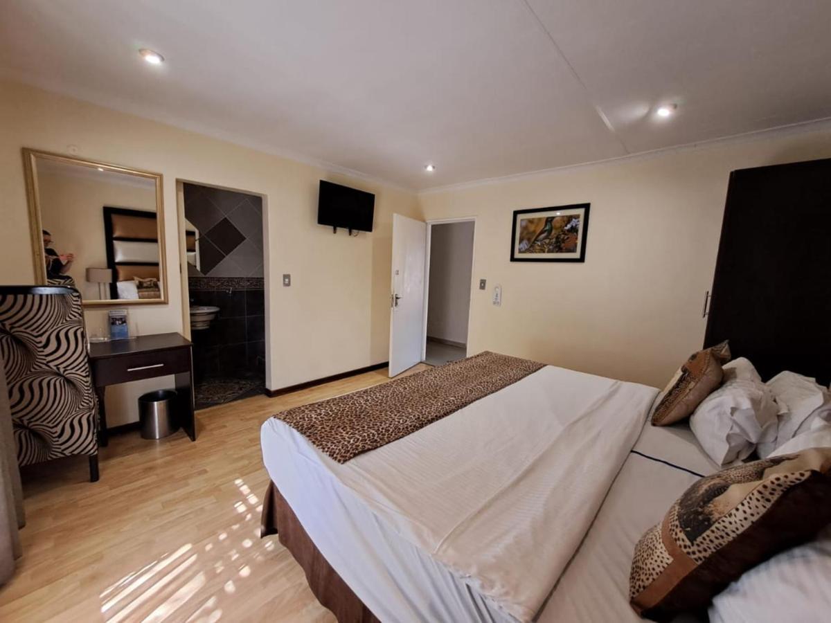 Ecotel Premier Lodge & Conference Centre เบโนนิ ภายนอก รูปภาพ