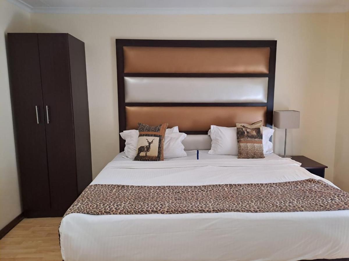 Ecotel Premier Lodge & Conference Centre เบโนนิ ภายนอก รูปภาพ